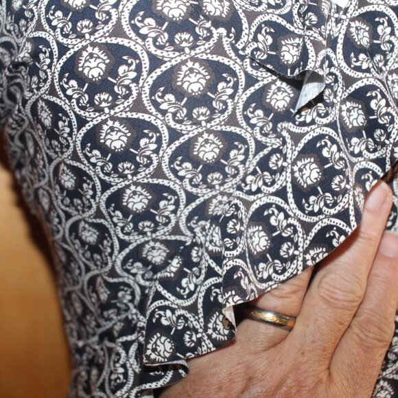 NipTuck One Piece Swimsuit Ruffled Neckline Navy Marine Size 8 - Picture 2 of 8